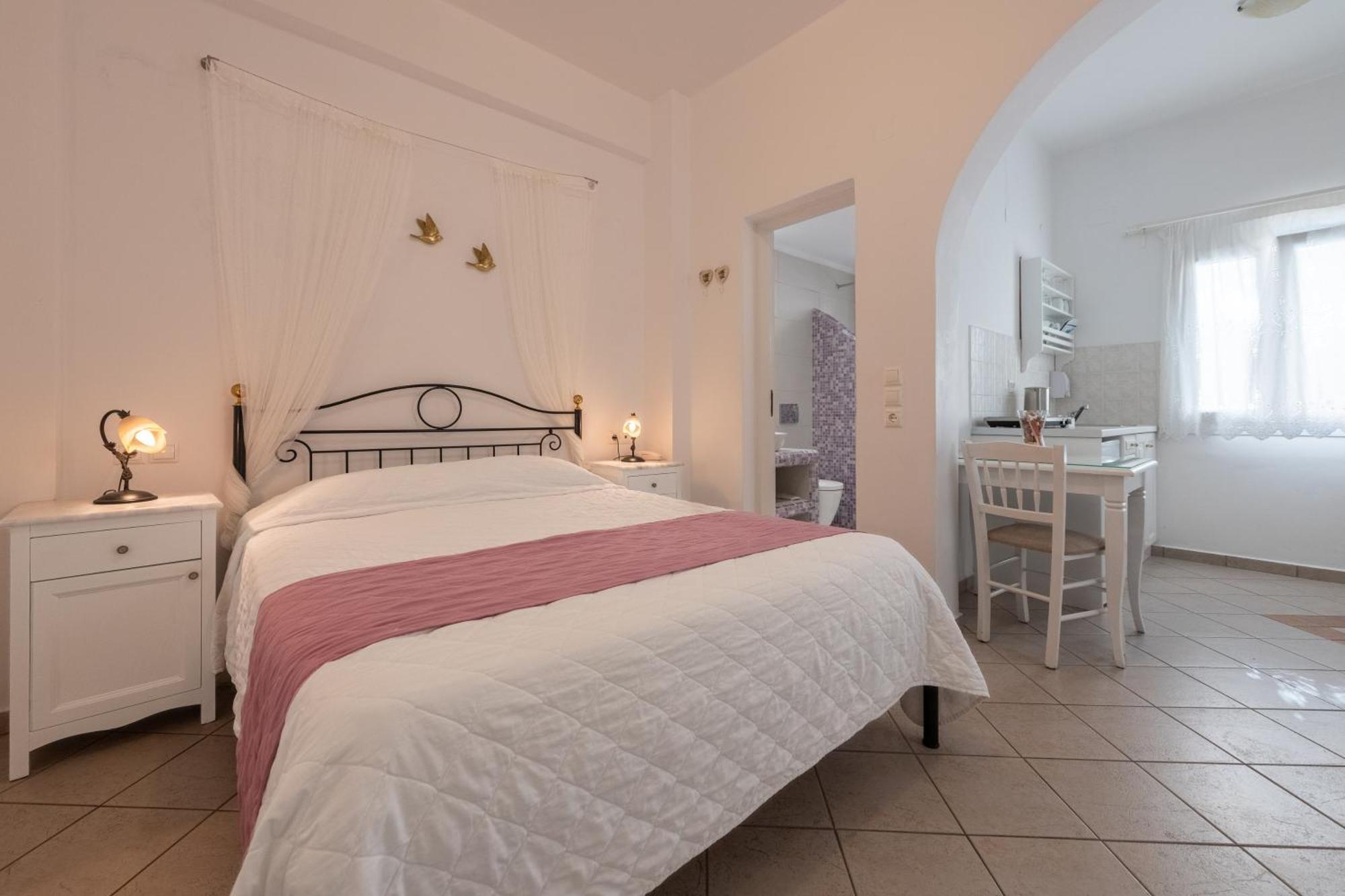 Reverie Santorini 3* Firostefani